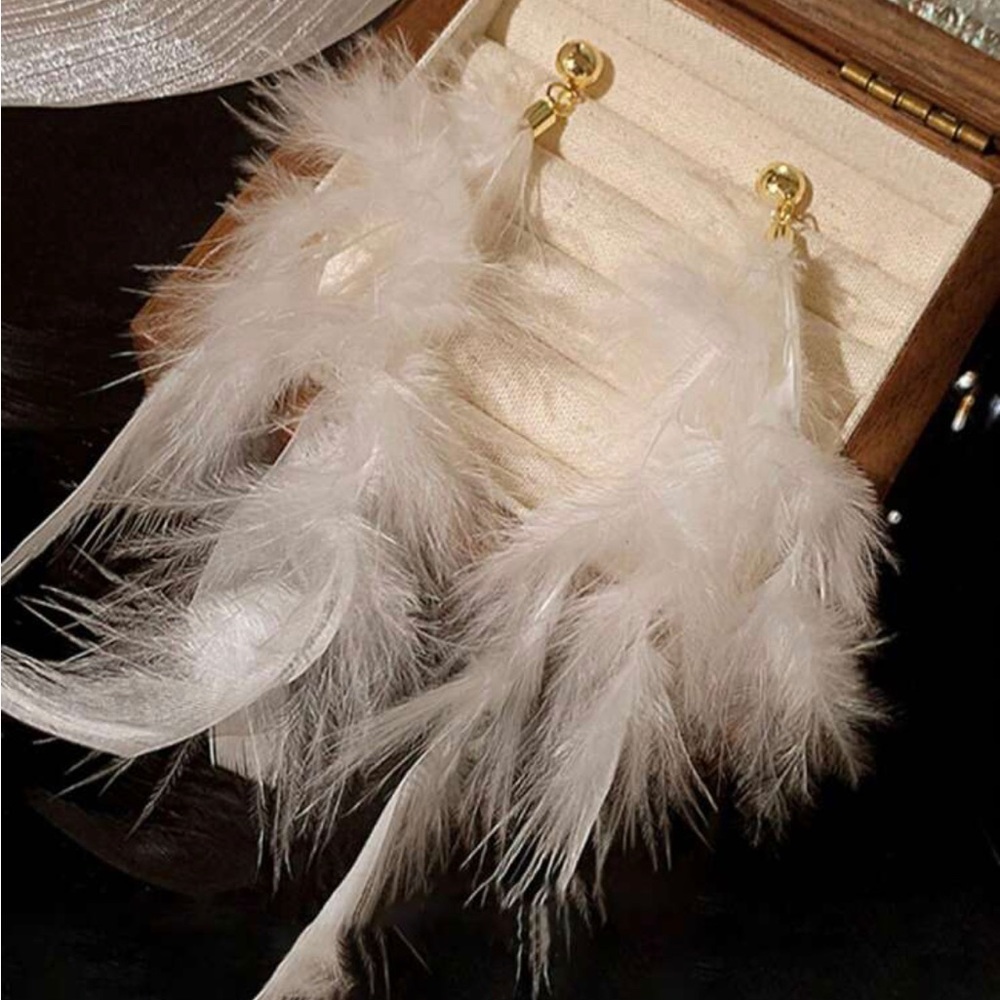 BoHo gypsy white feather earrings❤️